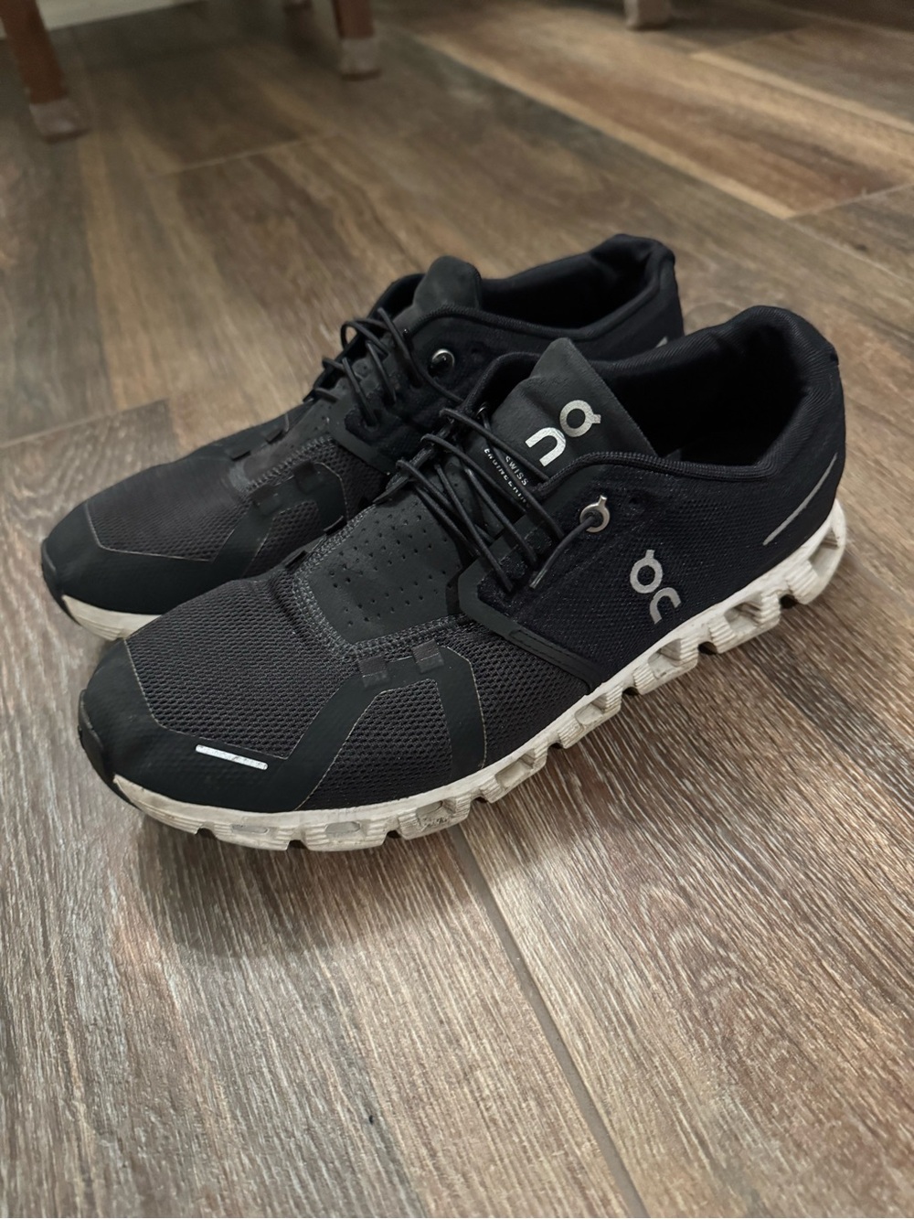 Men’s ON Cloud 5 6 Running Sneakers 10.5 Lifestyle Comfort Laces Slip On Black - Picture 2 of 9
